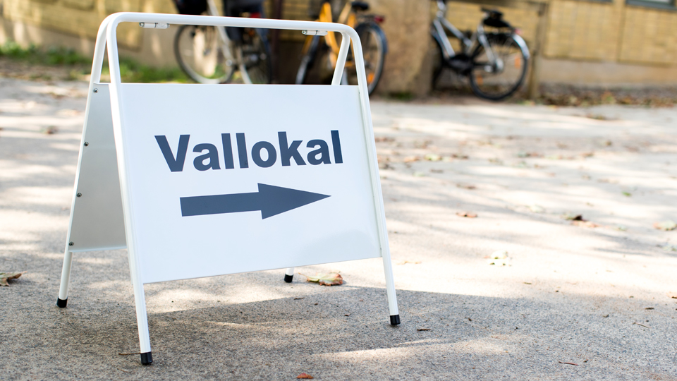 Skylt som visar vägen till en vallokal. Foto: Scandinav bildbyrå. 