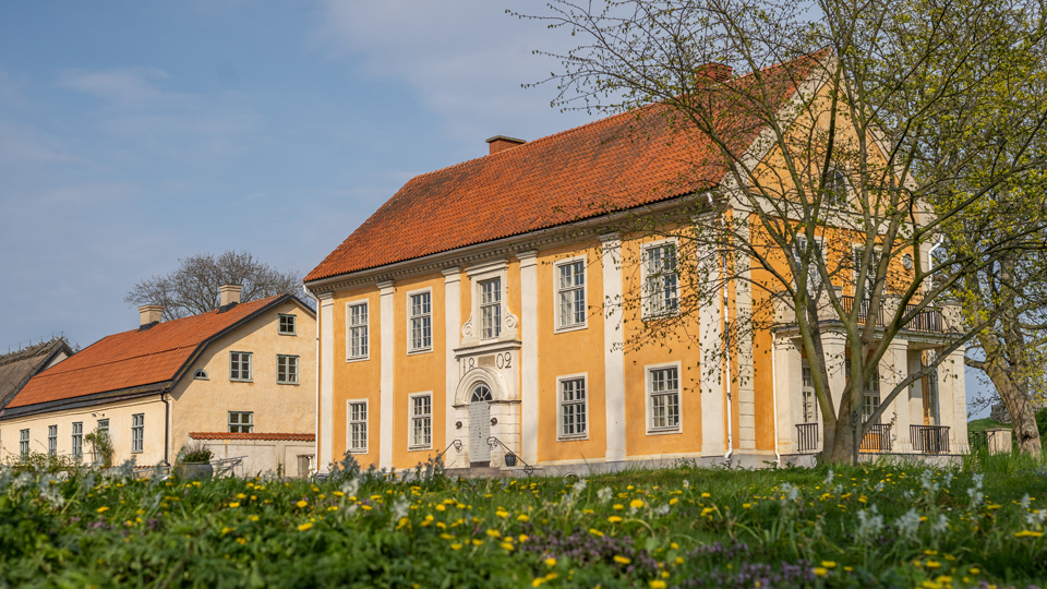 Byggnaderna slottet och förvaltarbostaden i Sölvesborg med omgivningar.