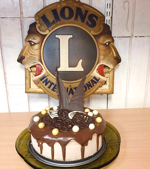 Chokladtårta med texten Lions på.