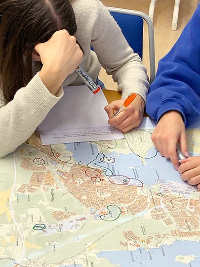 Elever i årskurs 3 på Furulundsskolan deltar i arbetet med kommunens nya översiktsplan. Foto: Sölvesborgs kommun.